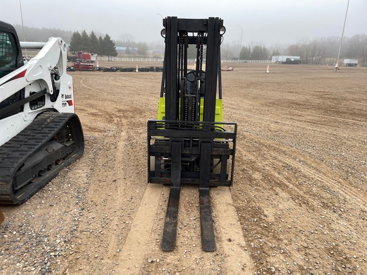 #1000-•-clark-glx30-forklift-image-7