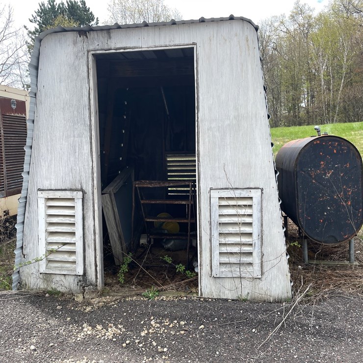 #2821 • Shed with Contents (G)