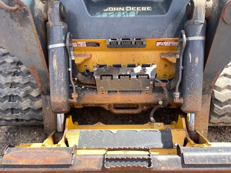 2018-deere-331g-image-15