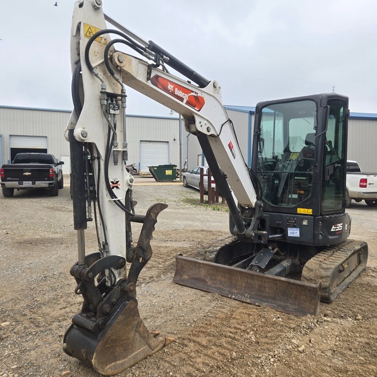 2022 BOBCAT E35