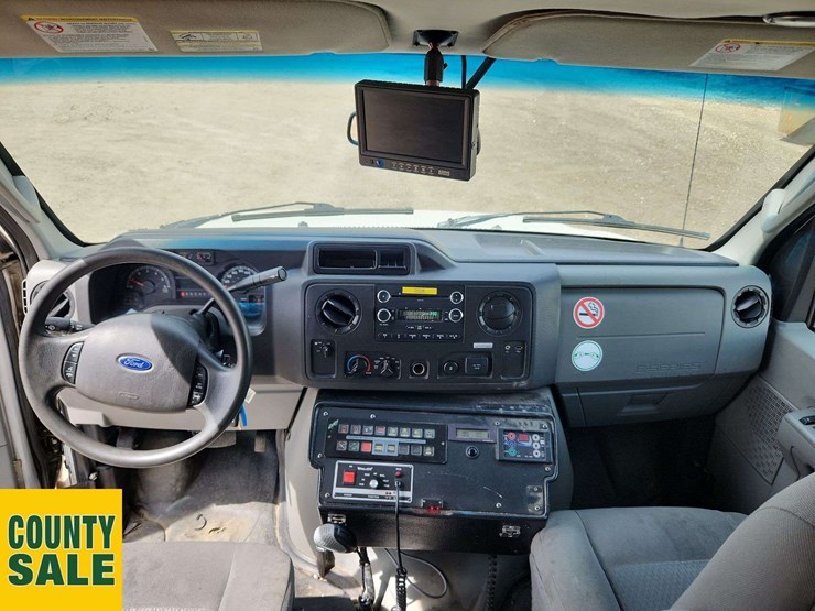 2017-ford-e450-image-8