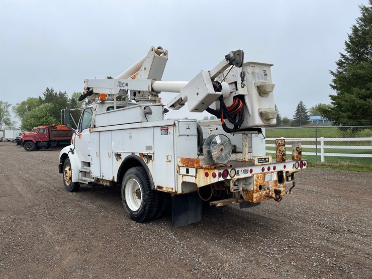 2005-cat-c7-image-4