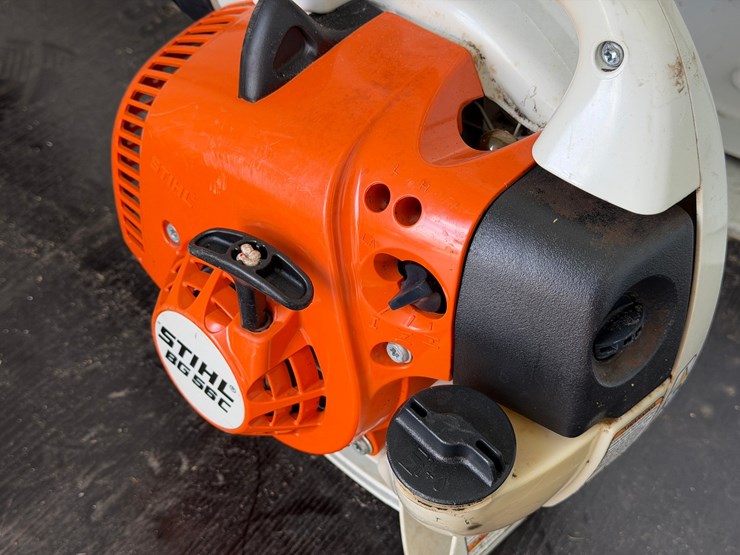 #6032-•-stihl-bg56c-handheld-leaf-blower-image-3