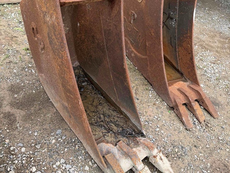 12”-cp-toothed-bucket-image-2