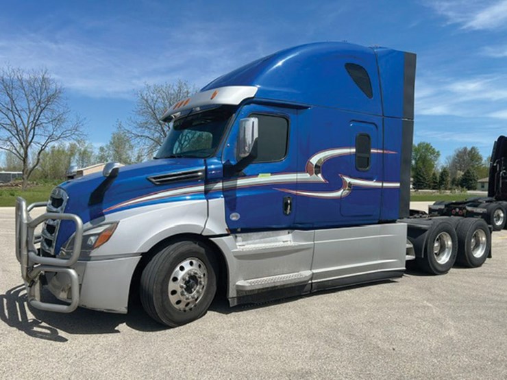 2021-freightliner-cascadia-126-image-1