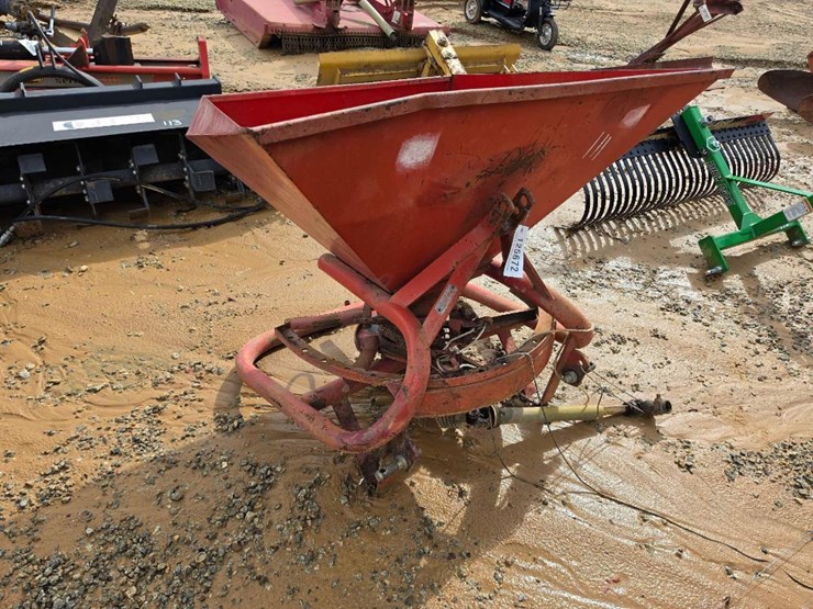 111---lely-3pt-hitch-spreader-image-4