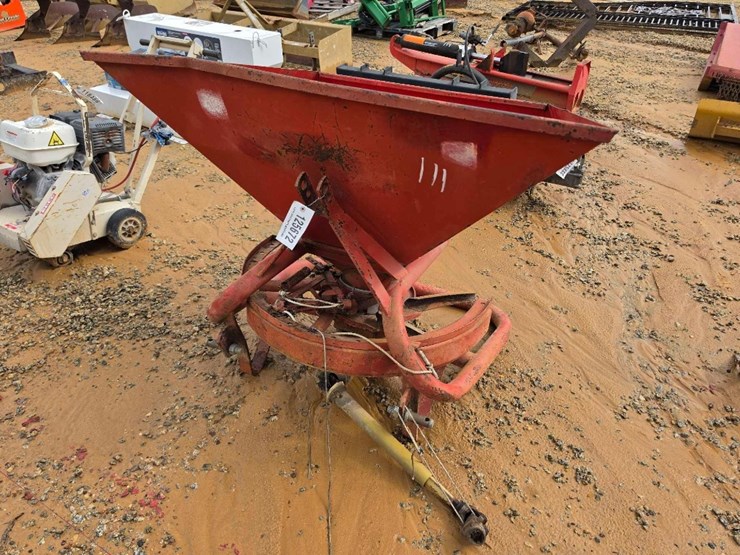 111---lely-3pt-hitch-spreader-image-1