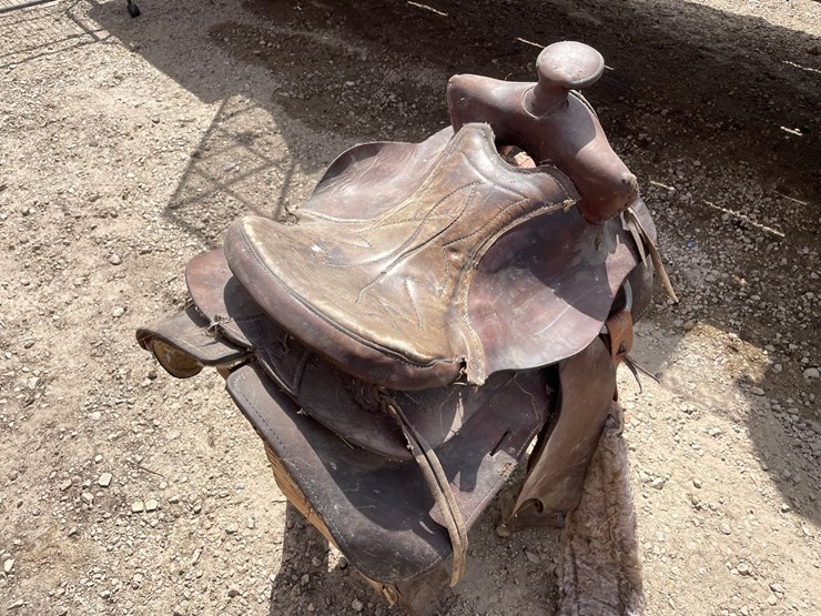 #2126-•-15"-saddle-image-4
