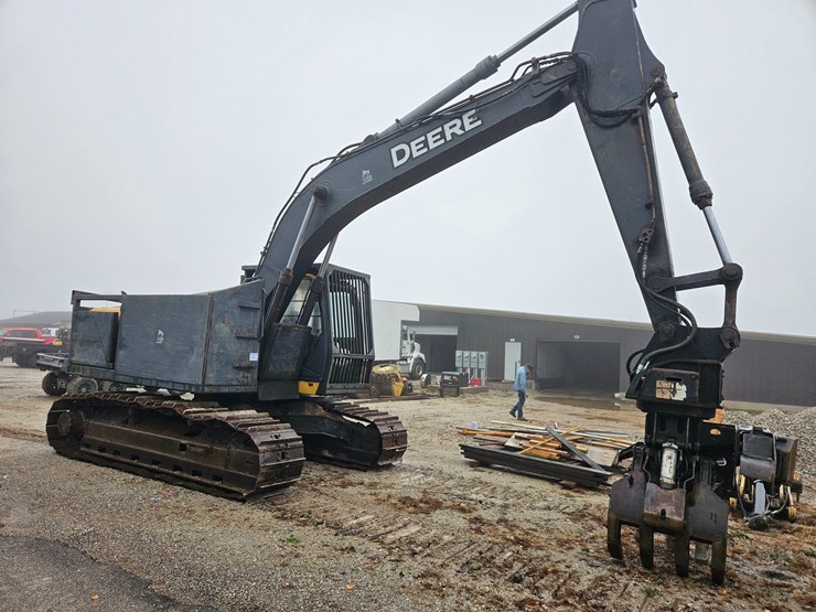 2010-deere-200d-lc-image-15
