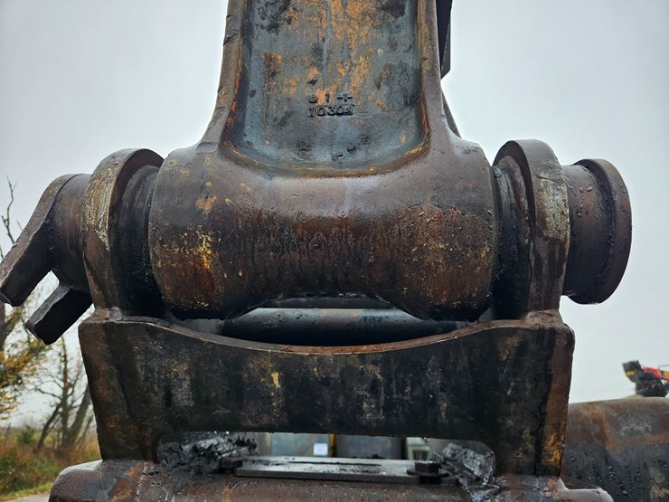 2010-deere-200d-lc-image-90