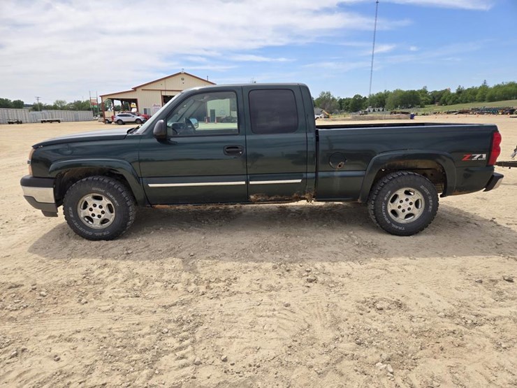 2004-chevrolet-1500-image-16
