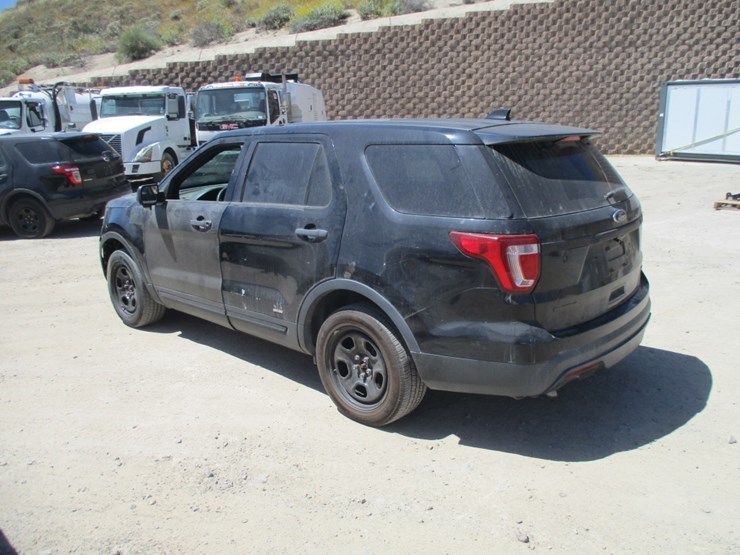 2016-ford-explorer-image-4