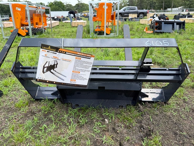 #6105-•-mini-skid-steer-pallet-fork-frame-image-3
