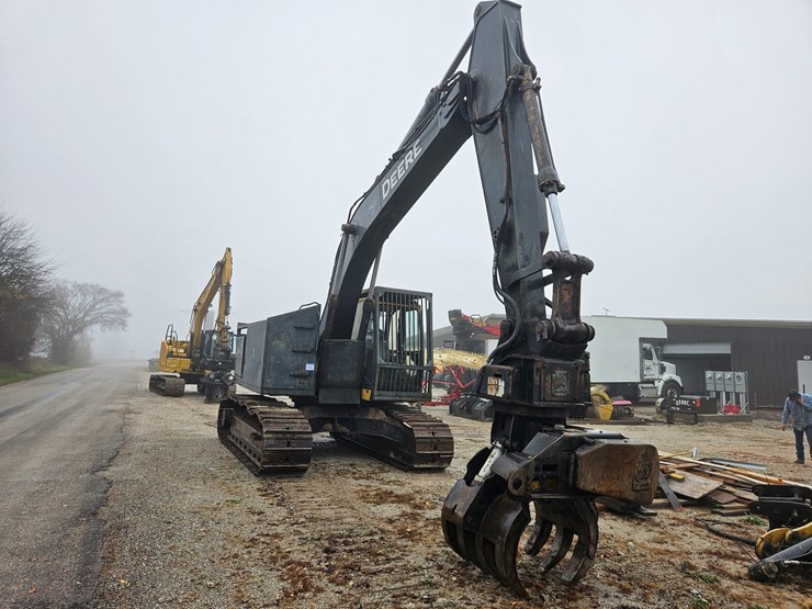 2010-deere-200d-lc-image-17