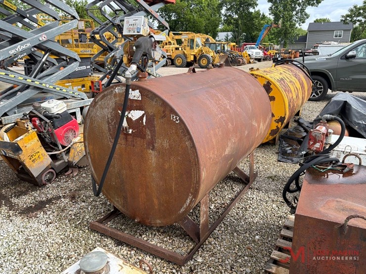 approximately-1,000-gallon-skid-mounted-fuel-tank-w/-gas-boy-electric-pump-w/-meter-image-4