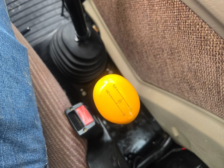 john-deere-6105d-image-37