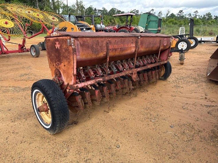 massey-ferguson-10-image-3