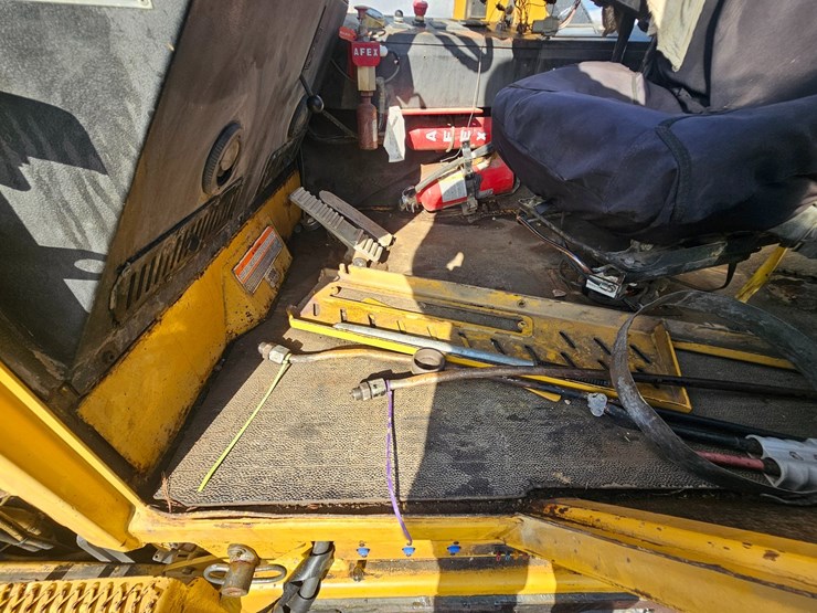2000-caterpillar-574-image-33