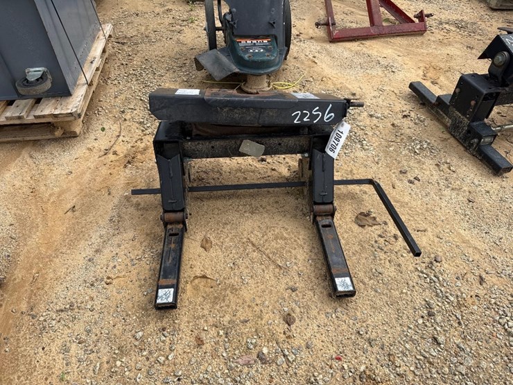 2256---truck-bed-5th-wheel-hitch-image-1