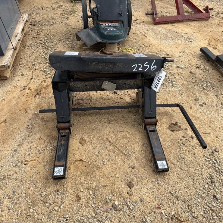 2256 - TRUCK BED 5TH WHEEL HITCH