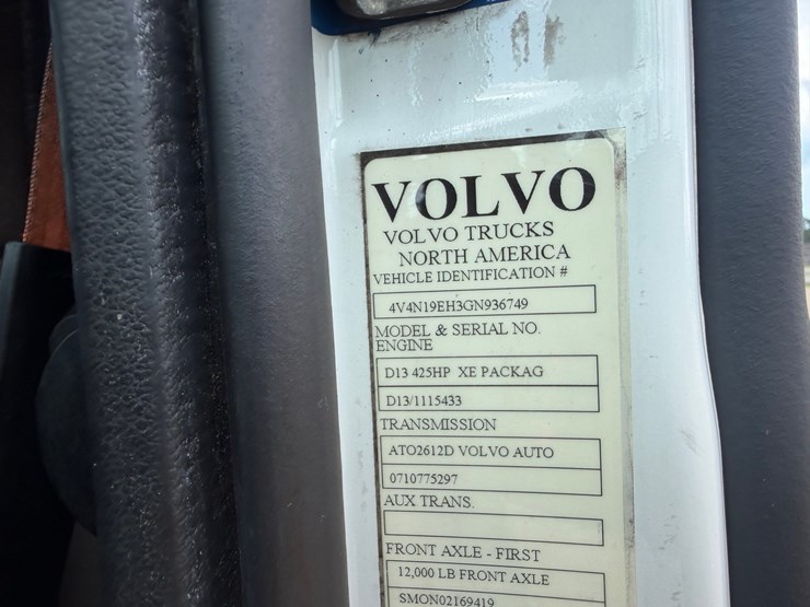 2016-volvo-vnl42t300-image-11