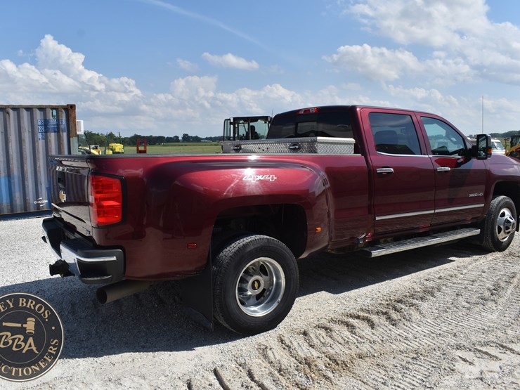 2017-chevrolet-silverado-3500hd-ltz-image-10