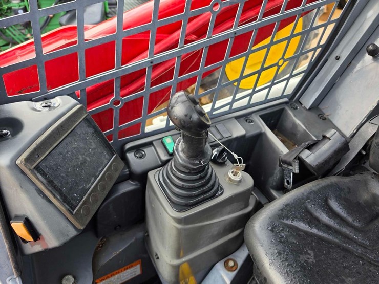 2022-takeuchi-tl8r2-image-10