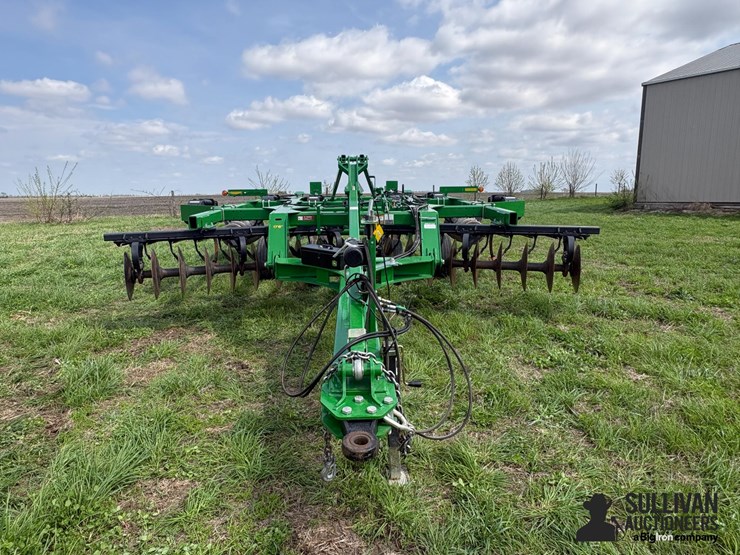 2020-john-deere-2720-image-2
