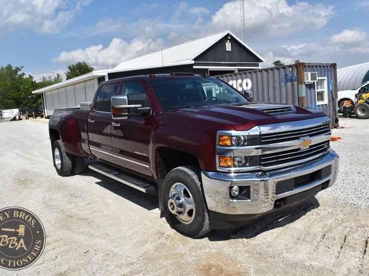 2017-chevrolet-silverado-3500hd-ltz-image-13