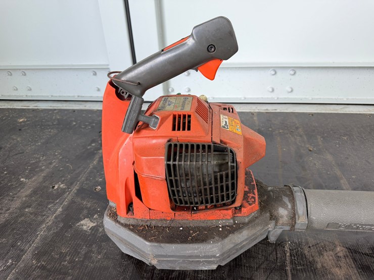 #6039-•-husqvarna-225/hbv-handheld-leaf-blower-image-3