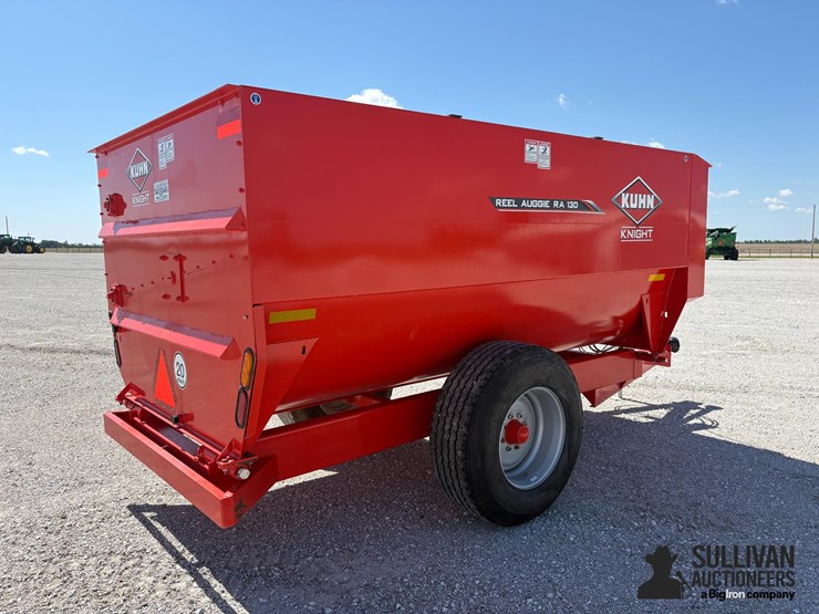 kuhn-knight-reel-auggie-ra130-feeder-wagon-image-5