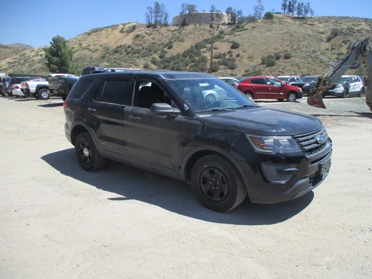 2016-ford-explorer-image-2