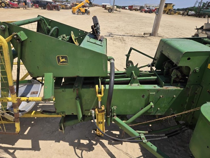 john-deere-336-image-8