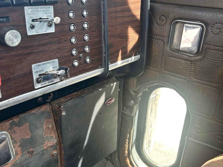 1987-peterbilt-359-image-56