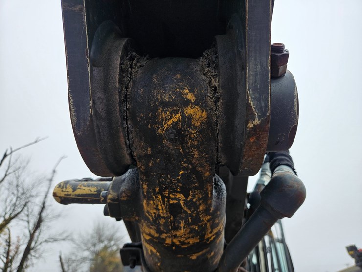 2010-deere-200d-lc-image-95