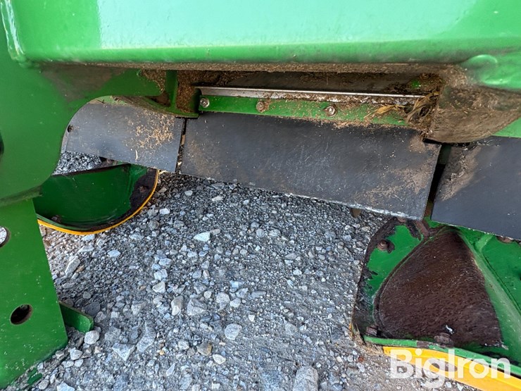 2021-john-deere-c8r-image-20
