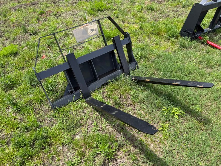 #6102-•-mini-skid-steer-pallet-fork-frame-image-1