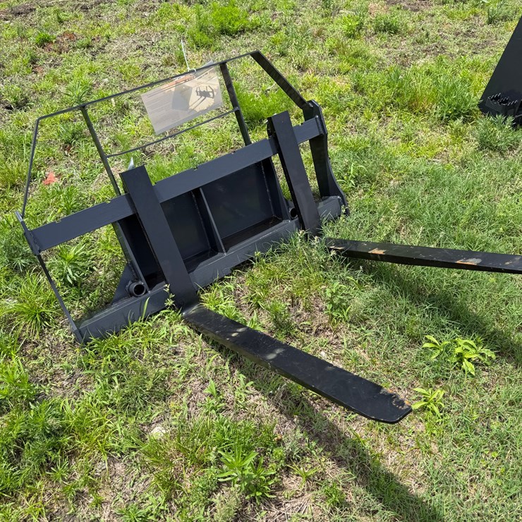 #6102 • Mini Skid Steer Pallet Fork Frame