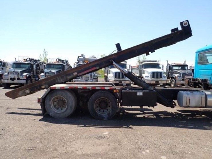 2015-mack-granite-gu813-image-99