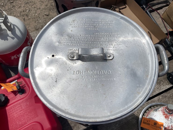 #2150-•-propane-cooker-and-(2)-kettles-image-11