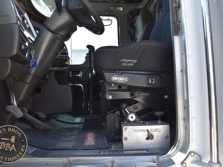 2007-kenworth-t800-image-37