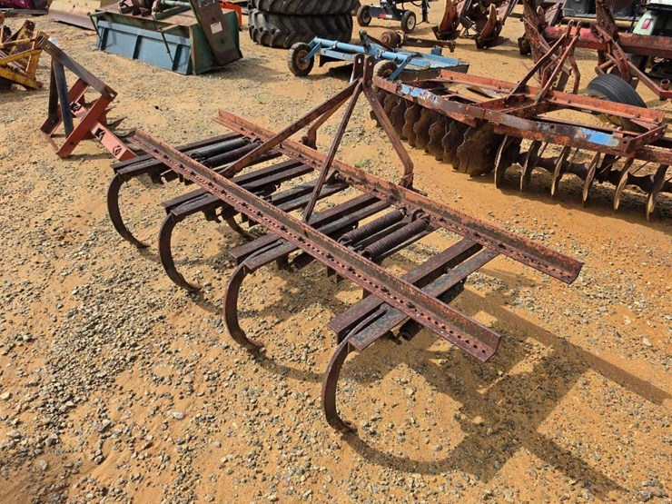 142---6-shank-chisel-plow-image-4