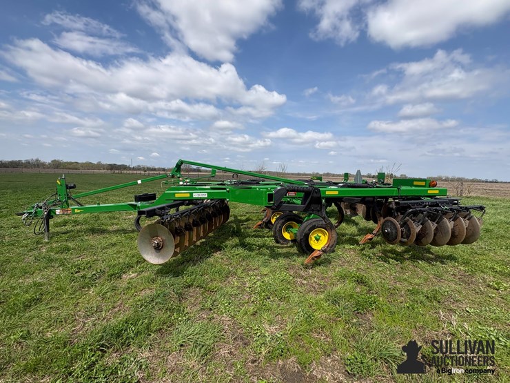 2020-john-deere-2720-image-8