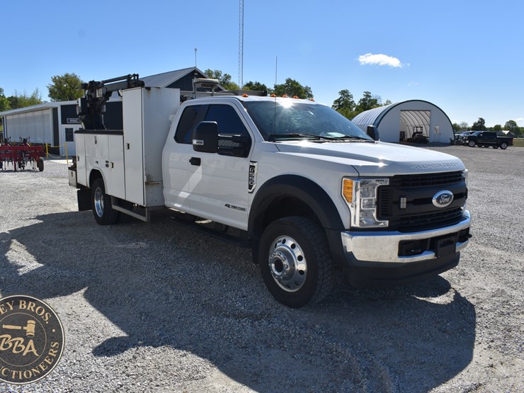 2017-ford-f550-xl-image-11