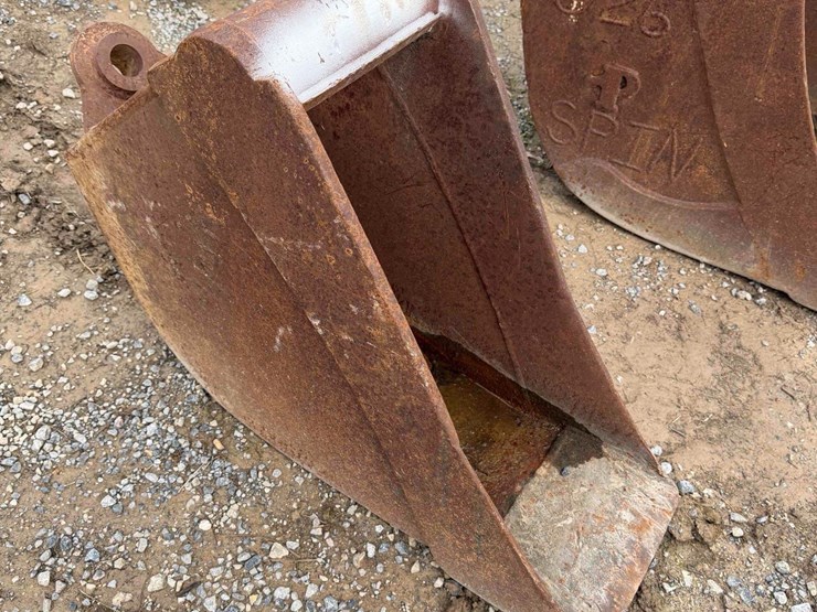 12”-cutting-edge-bucket-image-2