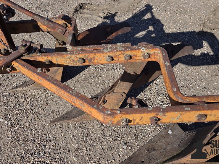 allis-chalmers-3-bottom-plow-image-14