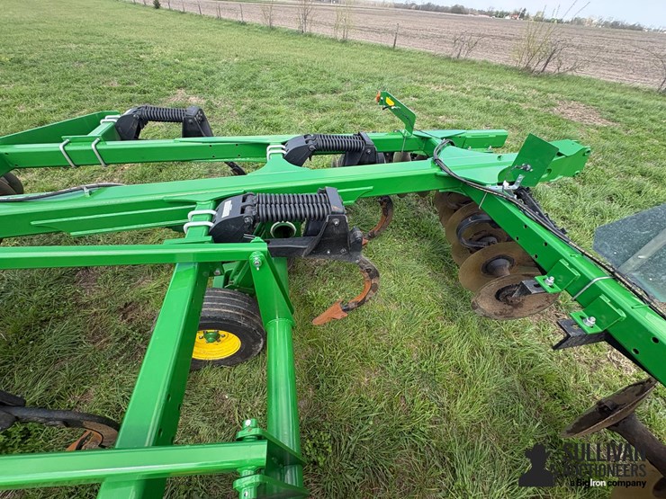 2020-john-deere-2720-image-19