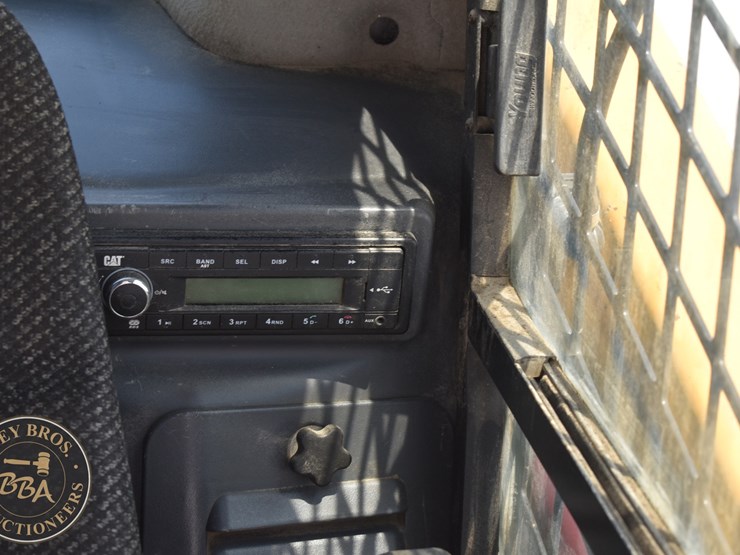 2019-caterpillar-259d-image-42
