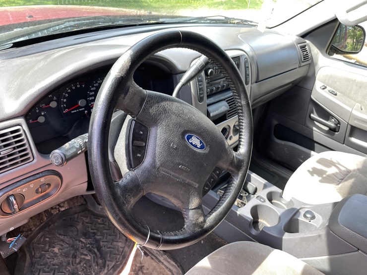 2005-ford-explorer-image-19