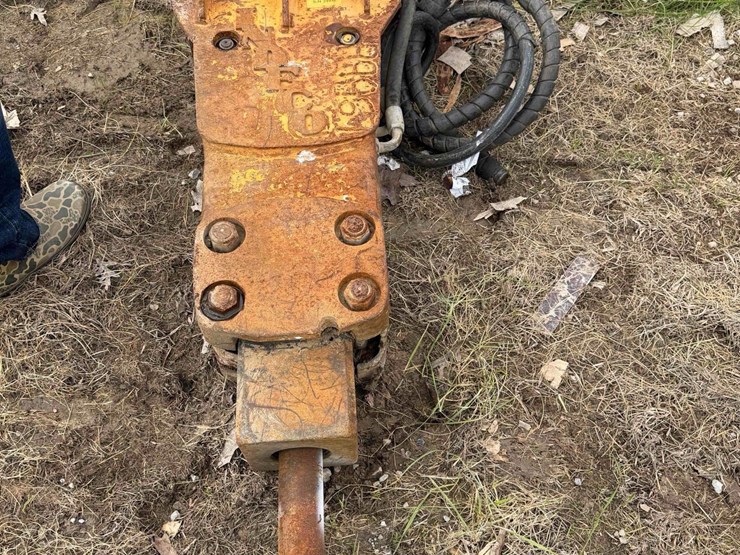 indeco-hydraulic-hammer-attachment-image-2